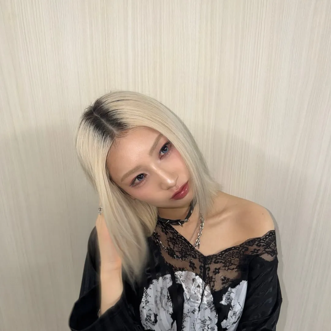 MOMOKA HANA