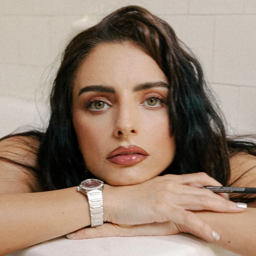 Aislinn Derbez