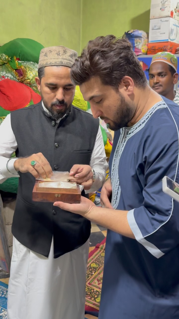 Shailab Shaikh: Pyare Aaqa ﷺ ke Muqaddas Tabarrukat ❤️🥺
.
.
.
#yarasoollallah
#insta #explorepage #instagood #reelitfeelit #reelsinsta