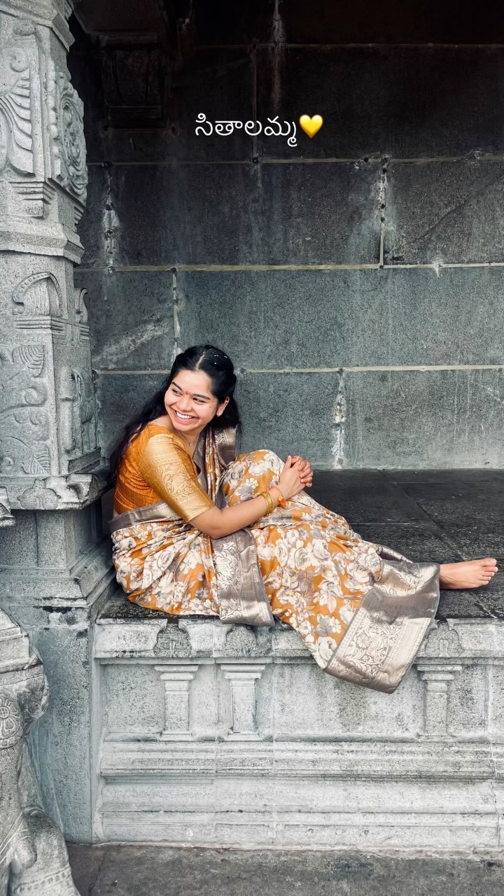 Rishitha Perepally: Sariga kurchunana🌼
P.C- Vadhinamma🤍
.
.
.
.
.
.
.
#fyp #explore #foryou #trending #suvisuvisuvalammasong