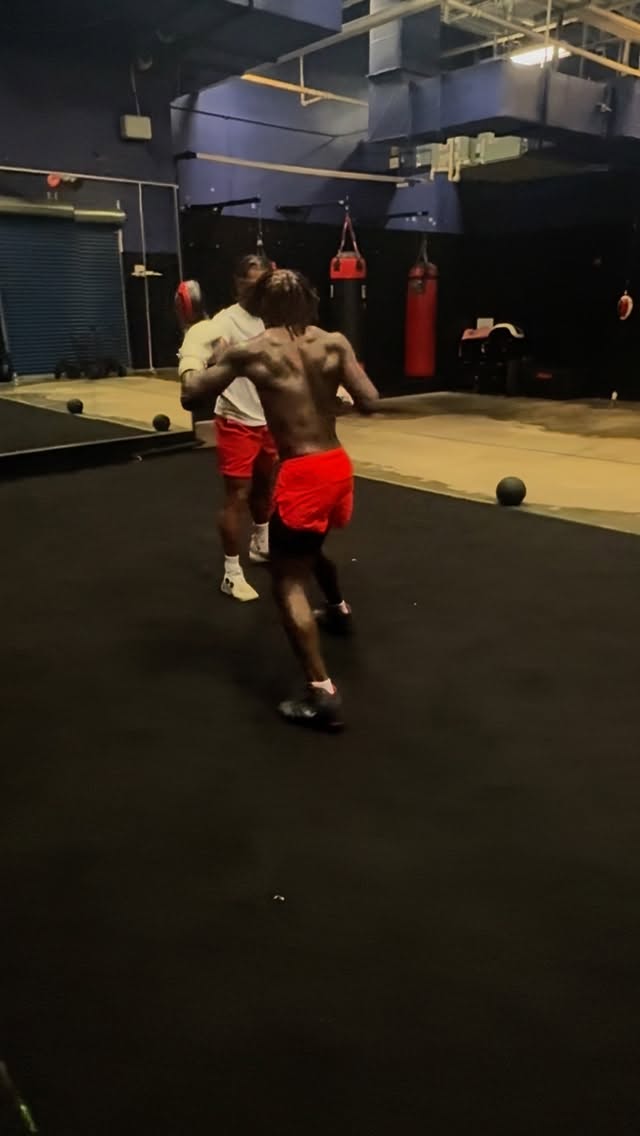 Jarvis Shepard: @errolspencejr and @marvelousjarvis getting it in at the gym today #duncanville #errolspencejr #boxing