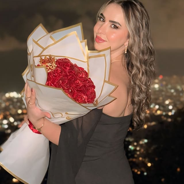 Lara Monif: @bloomora_gifts 🌹❤️👑