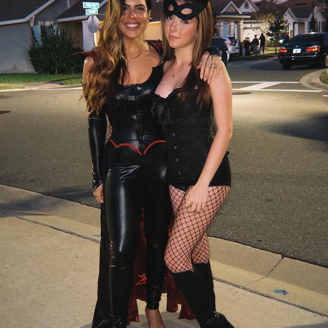 Rúbia Baricelli: HAPPY HALLOWEEN 🎃 👻 O mais legal é que minha avó está podendo curtir tudo com a gente graças ao @world_strollers (foto