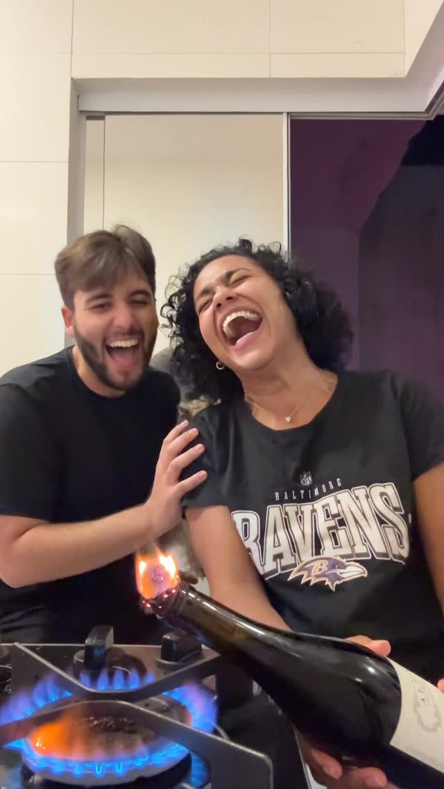 Paloma Souza: alguem quer me dar um abridor de presente? 😂😂😂