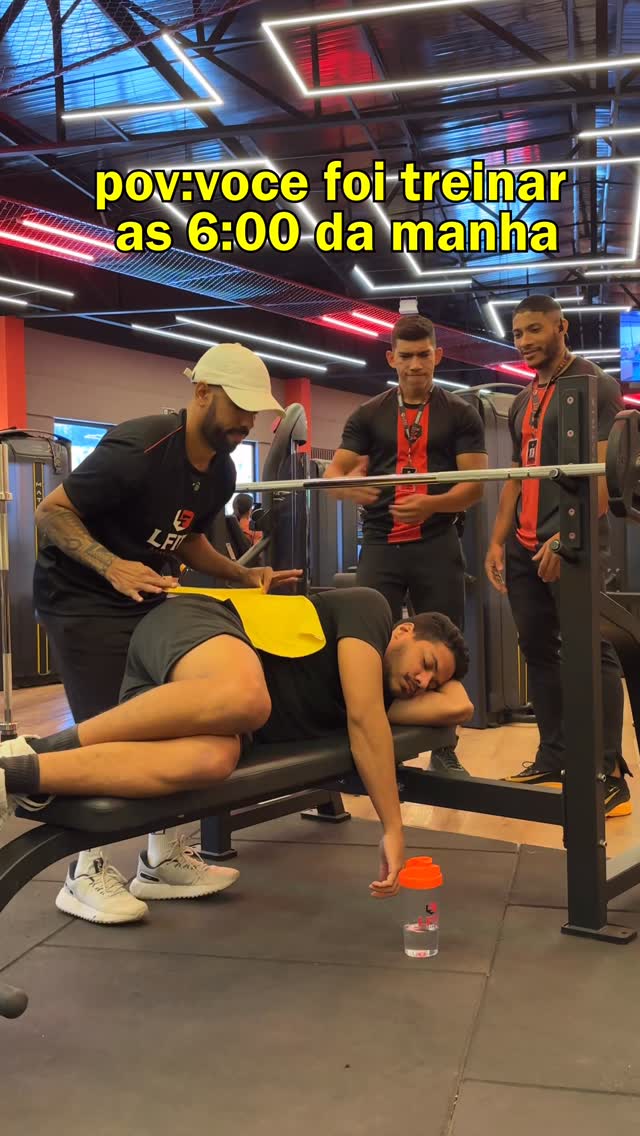 David Ferreira: Galera que treina cedinho, procede essa informação? 🤣🤣🤣
#academia #gym #treino #humor #comedia