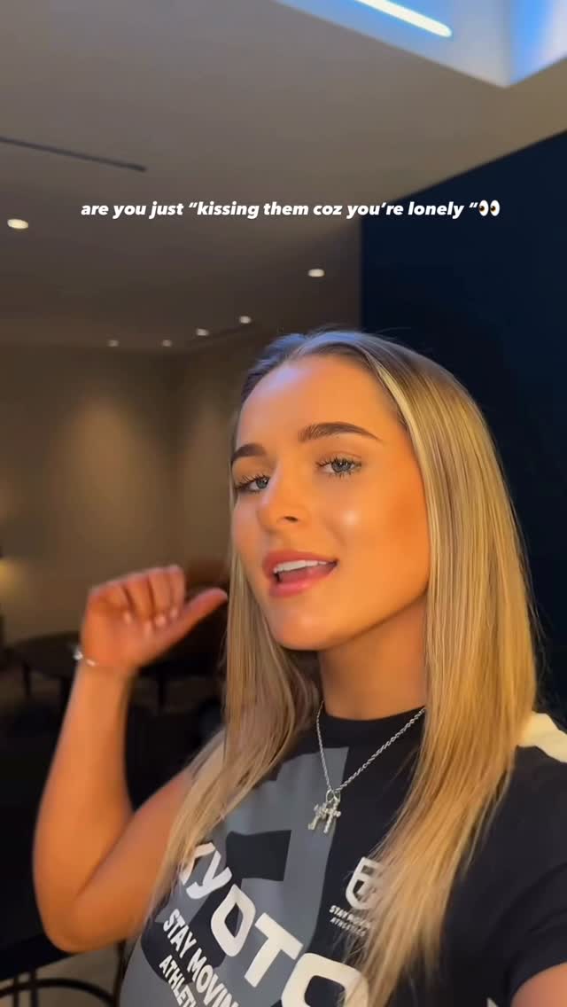 Liv Harland: KISSIN COZ WE ARE LONELY #NEWMUSIC #OUTNOW #DUET #FEATURE 💋💋
