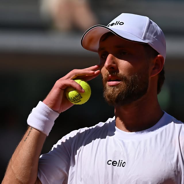 Corentin Moutet: Merci Paris pour votre soutien inconditionnel 🤲
J’aurais aimé vous offrir la victoire, mais je n’ai pas réussi…
J’ai t