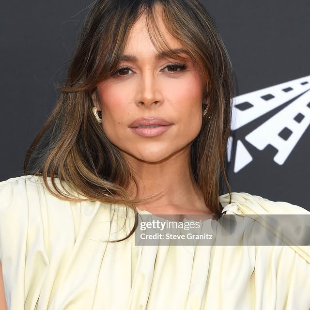 Yuri: ✨Glam on the beautiful @zulay_henao for @laliff_ red carpet ❤️
#laliff #zulayhenao
