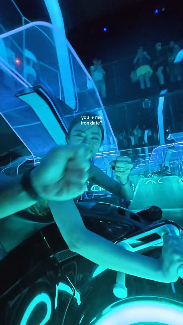 Jay Manabat: Must try itong Tron 🏍️
#shanghaidisneyland #disneyland
