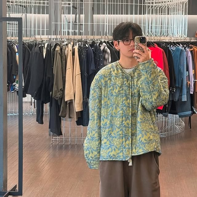 Kim Taehyung: What is your favorite color army ?
#BTS #TAEHYUNG