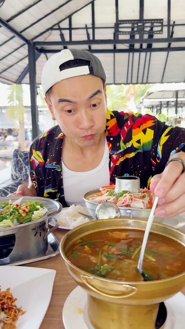 Mawin Taweephol: ร้านแบบนี้เหมาะกับเราที่สุด 🤟🏻😂💕 แซ่บก็ได้ เด็กก็ชอบ
ร้าน : ป้าบุญคาเฟ่
พิกัด : บางละมุง พัทยา
เวลา : 08:00-24:00 น
