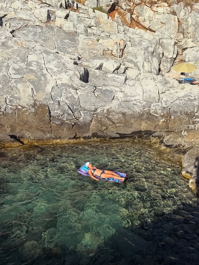 Iga Świątek: This is where your email finds me 😎🌊