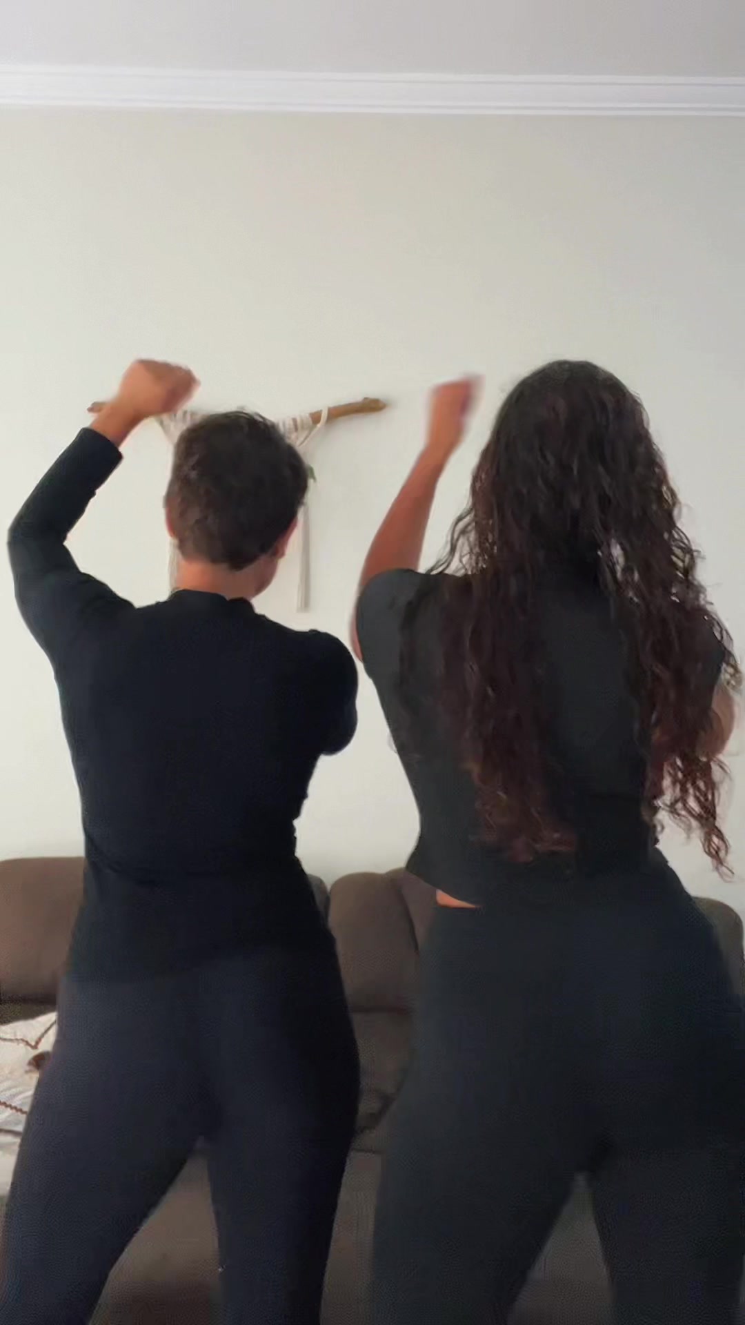 Ana and Luh Zanin: de quem é a dc?? #fyp #fy #twins #pravoce @luizanin @ana zanin 🐻