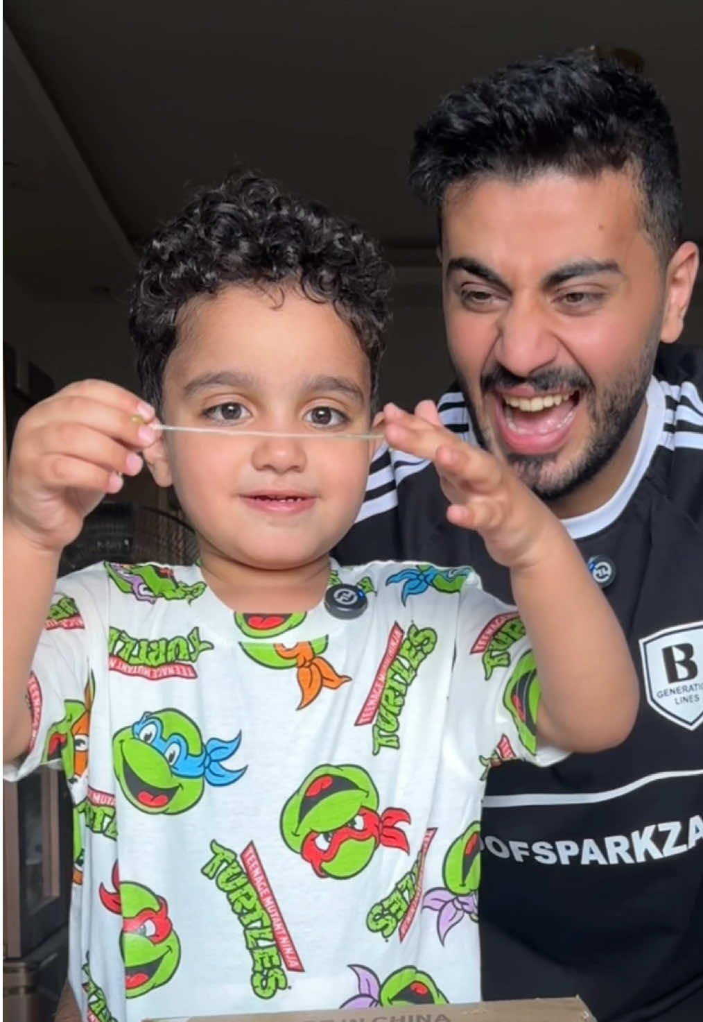 Ahmed Ibrahim: ليه الاطفال بتحب السلايم 🤢🤮 @hima_mohamedd