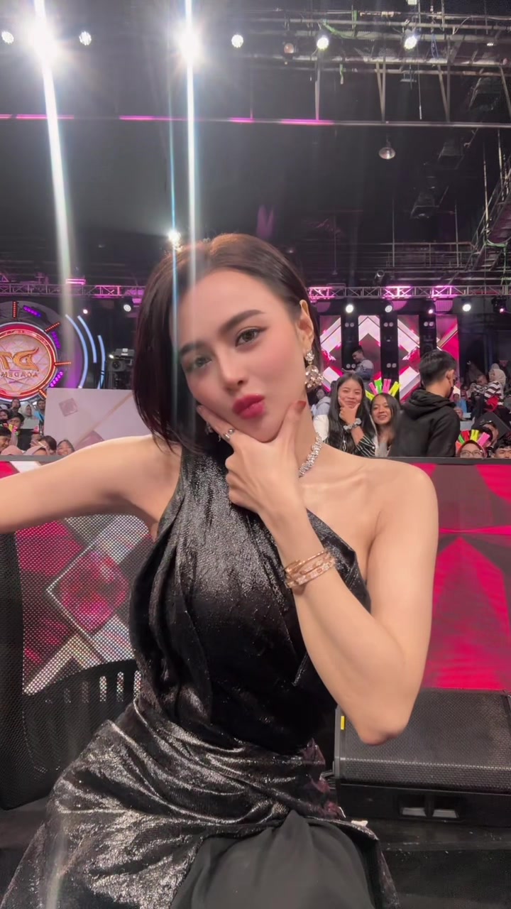Wika Salim: Ide gerakan selalu dari suhu nya @Ncumdeui 🤣✌️