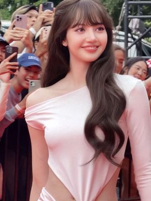 Archita Siri: ลิซ่าาาาาาาลูก❤️🇹🇭🫶🏻 Global Ambassador #LISA กับผลิตภัณฑ์ #ULTIMUNE #LISAwithULTIMUNE #LISAxSHISEIDO #ULTIMUNESTUDIO