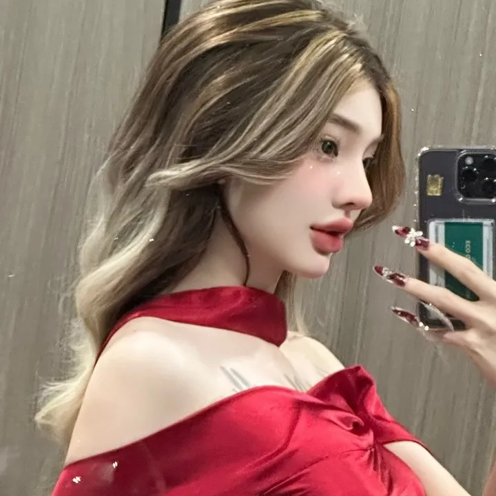 Mia Lê