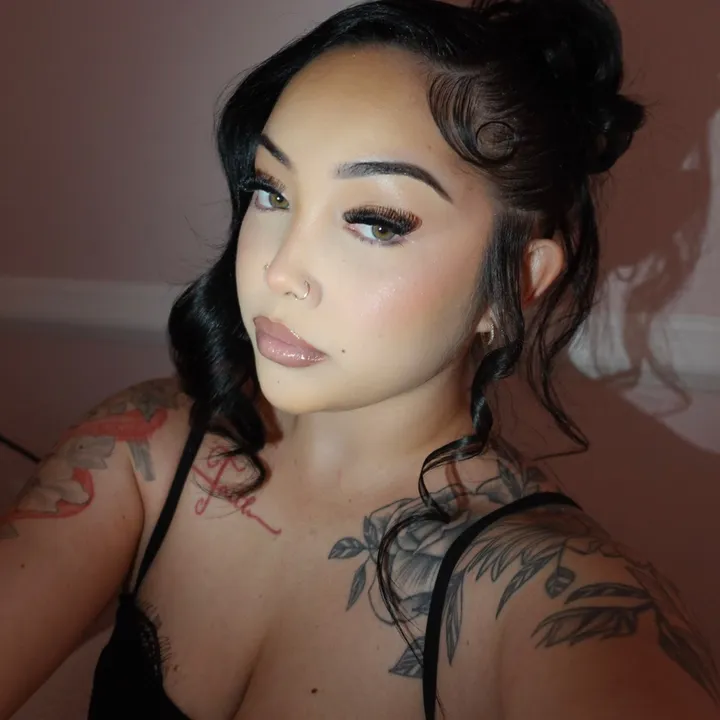 Mia Faith