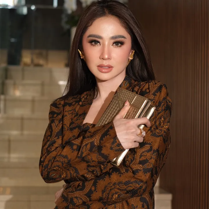Dewi Perssik