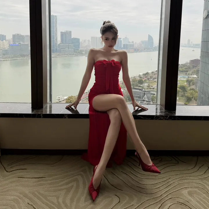 Vo Nu Ngan Ha