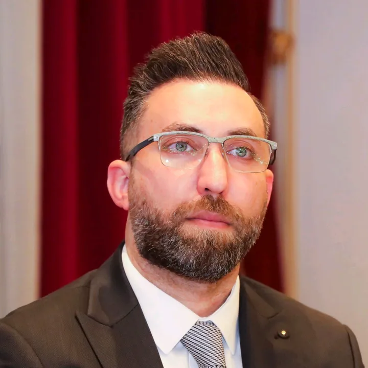 Dr. Khalid Alhasani
