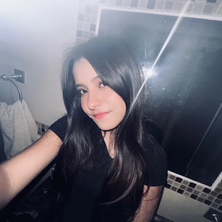 Danna Flores